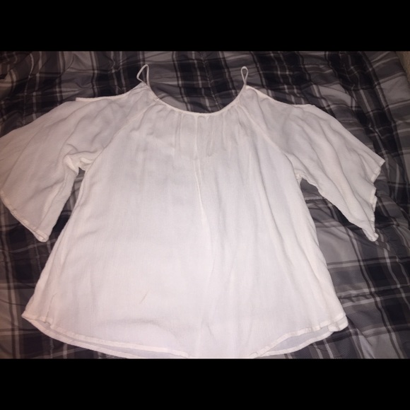 Off-Shoulder Top. - Picture 5 of 5